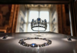 Louvre M�zesindeki tac�n foto�raf� yay�nland� 