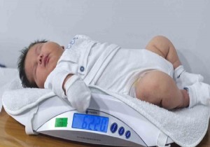 Herkes �okta! T�rkiye nin en iri bebe�i �neg�l de do�du 